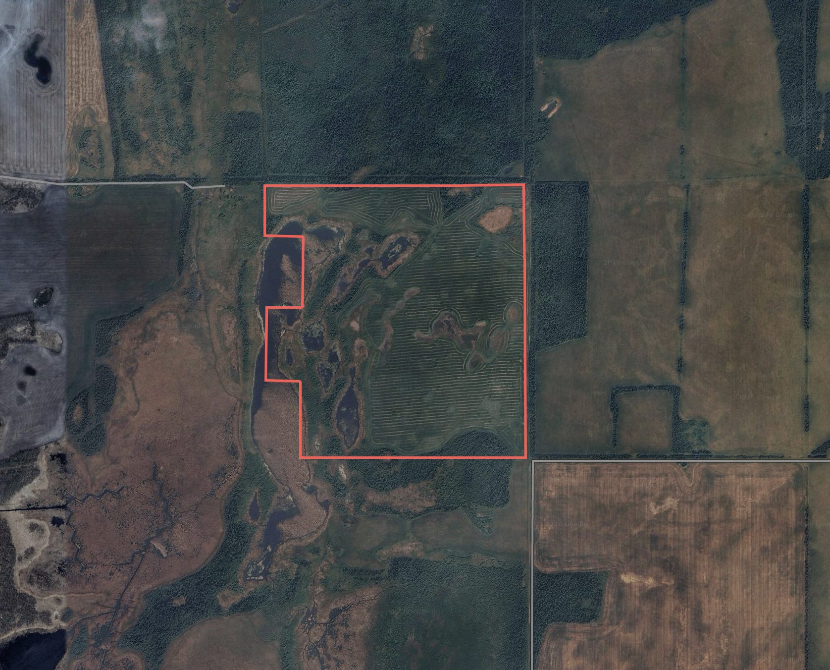 Aerial view of the Lake Lenore quarter with water and bush
